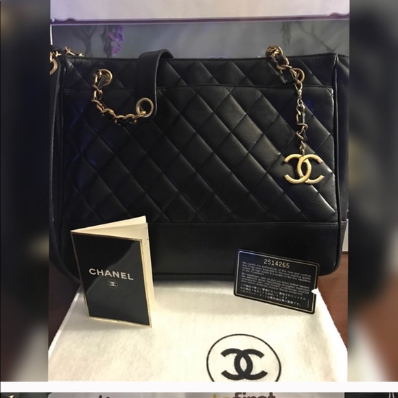 CHANEL Handbags - Chanel shoulder bag with Authencity Cert